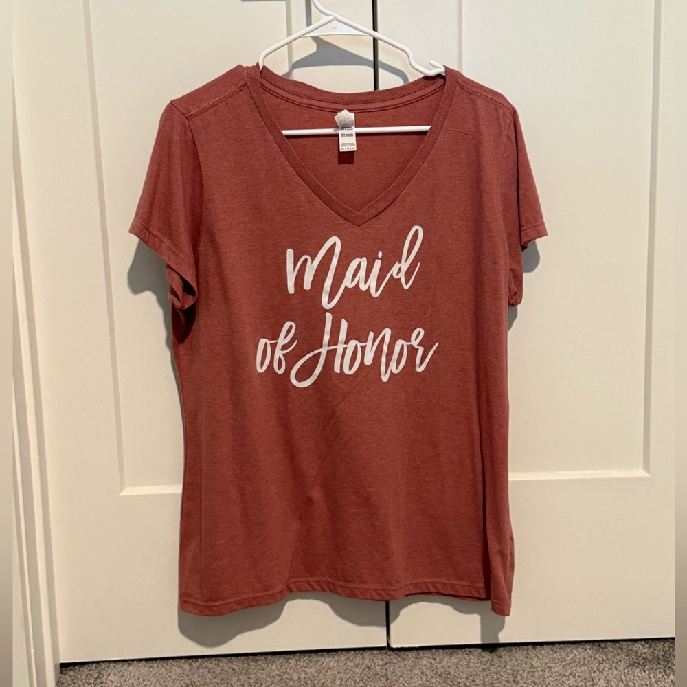 Maid of Honor T-Shirt in pink color!